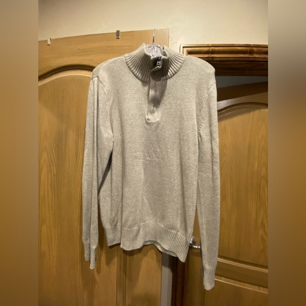 American Eagle V neck sweater large